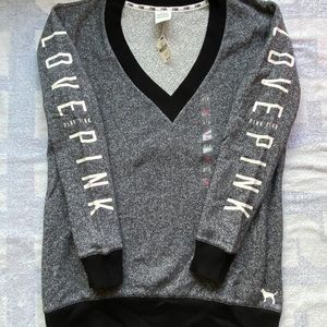 VS Pink *S* logo sleeve v neck